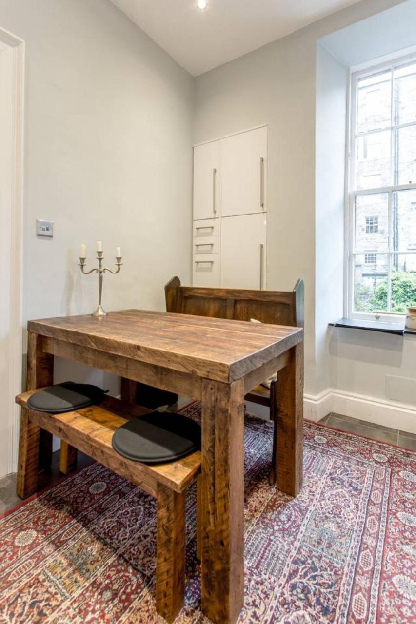 Joivy Converted Flat In Historic Building In New Town Edinburg Exteriör bild