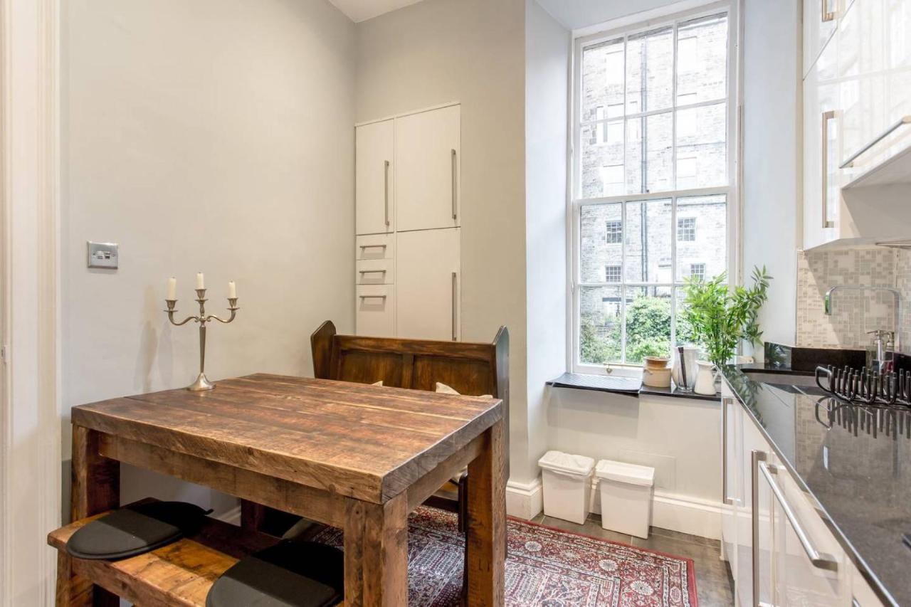 Joivy Converted Flat In Historic Building In New Town Edinburg Exteriör bild